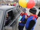 Во Всемирный день объятий сотрудники Госавтоинспекции и их юные помощники провели акции «Будь добрее на дороге» 