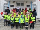 В светоотражающих жилетах школьники Ростовской области прошли по безопасным маршрутам в составе «шагающего автобуса» 