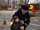 Сотрудники Госавтоинспекции помогают жителям Дона стать заметнее на дороге 