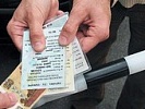 Вынесен приговор суда, которым водитель автомобиля осужден за мелкое взяточничество