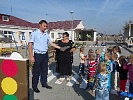 Сотрудники донской Госавтоинспекции помогают дошкольникам на практике отрабатывать навыки безопасного поведения на дороге