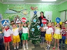 Малыши сельских детских садов Ростовской области засветились в темноте у новогодней ёлки