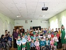 Сотрудники ГИБДД и ЮПИДовцы устроили праздник для воспитанников реабилитационного центра
