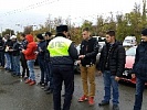 Инспекторы ростовского полка ДПС ГИБДД поздравили участников соревнования по ралли-спринту с Днём народного единства