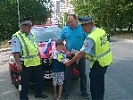 Ростовские автоинспекторы и горожане отпраздновали день Российского флага, вспомнив о ПДД